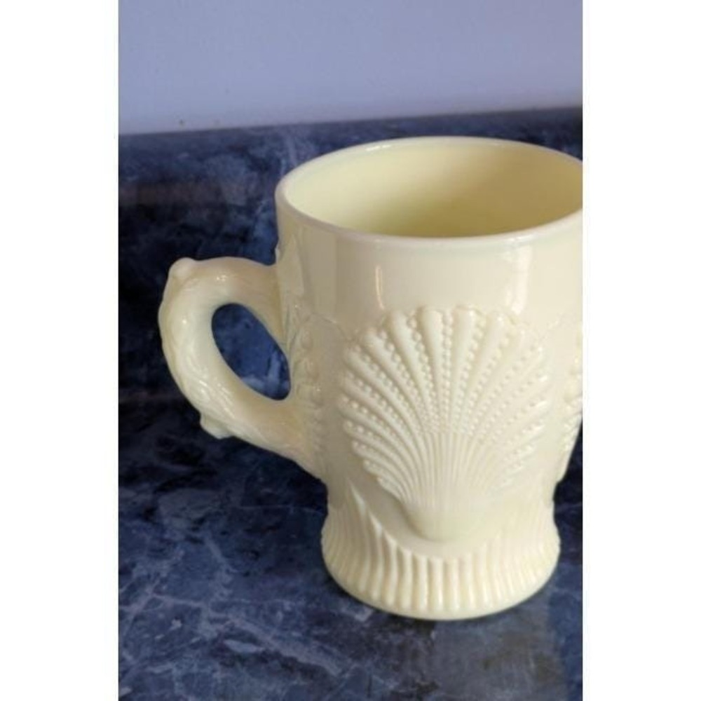 Vintage Custard Uranium Glass Shell and Seaweed Mug UV Reactive Cream Cup - Picture 5 of 5